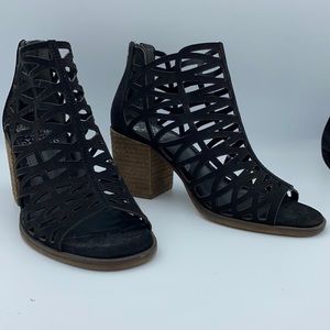 Vince Camuto | Black Kevston Sandals